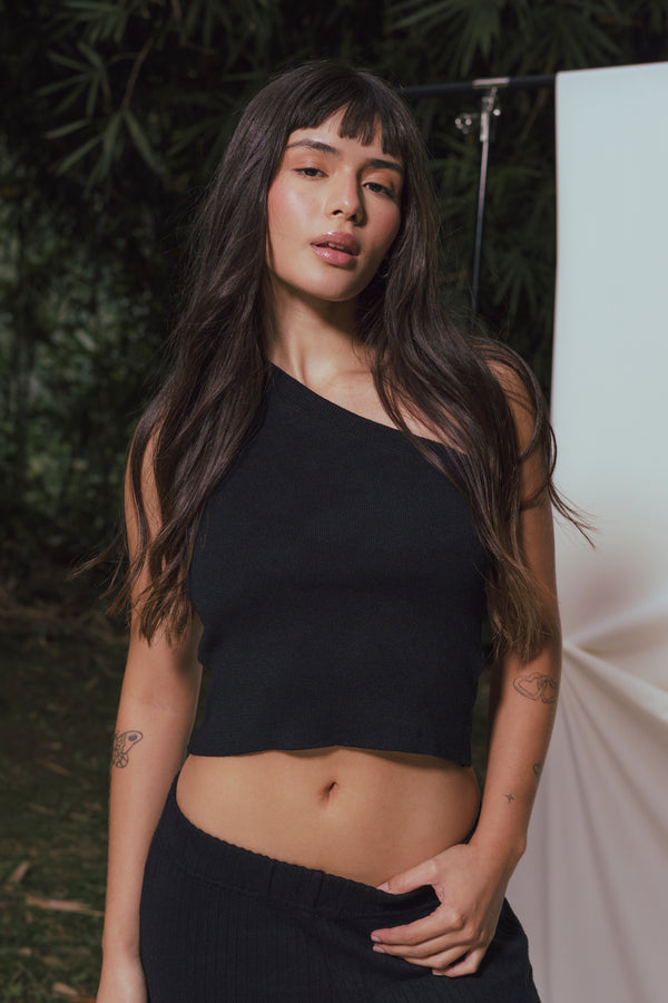 One shoulder tank black